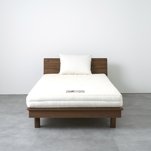 クチュリエベッドフレーム