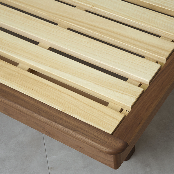 クチュリエベッドフレーム