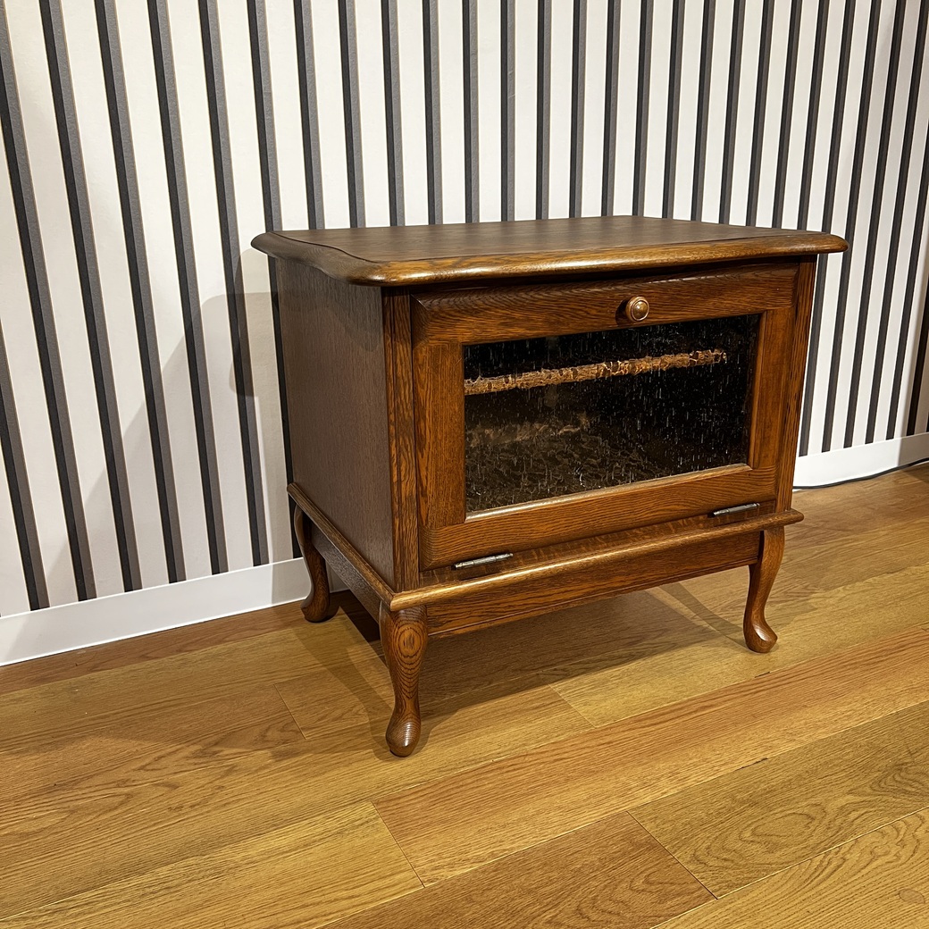 猫脚TV台・泡ガラス