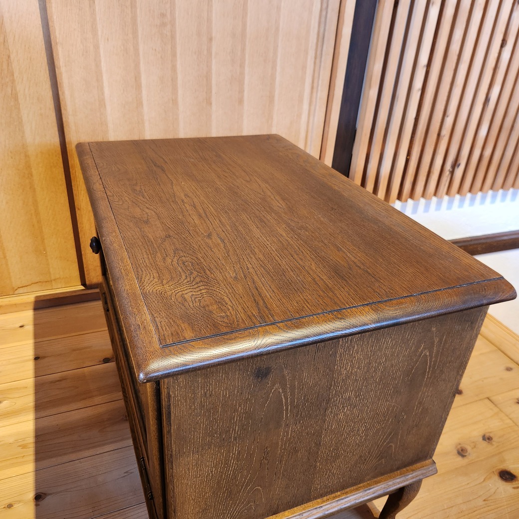 猫脚TV台・泡ガラス