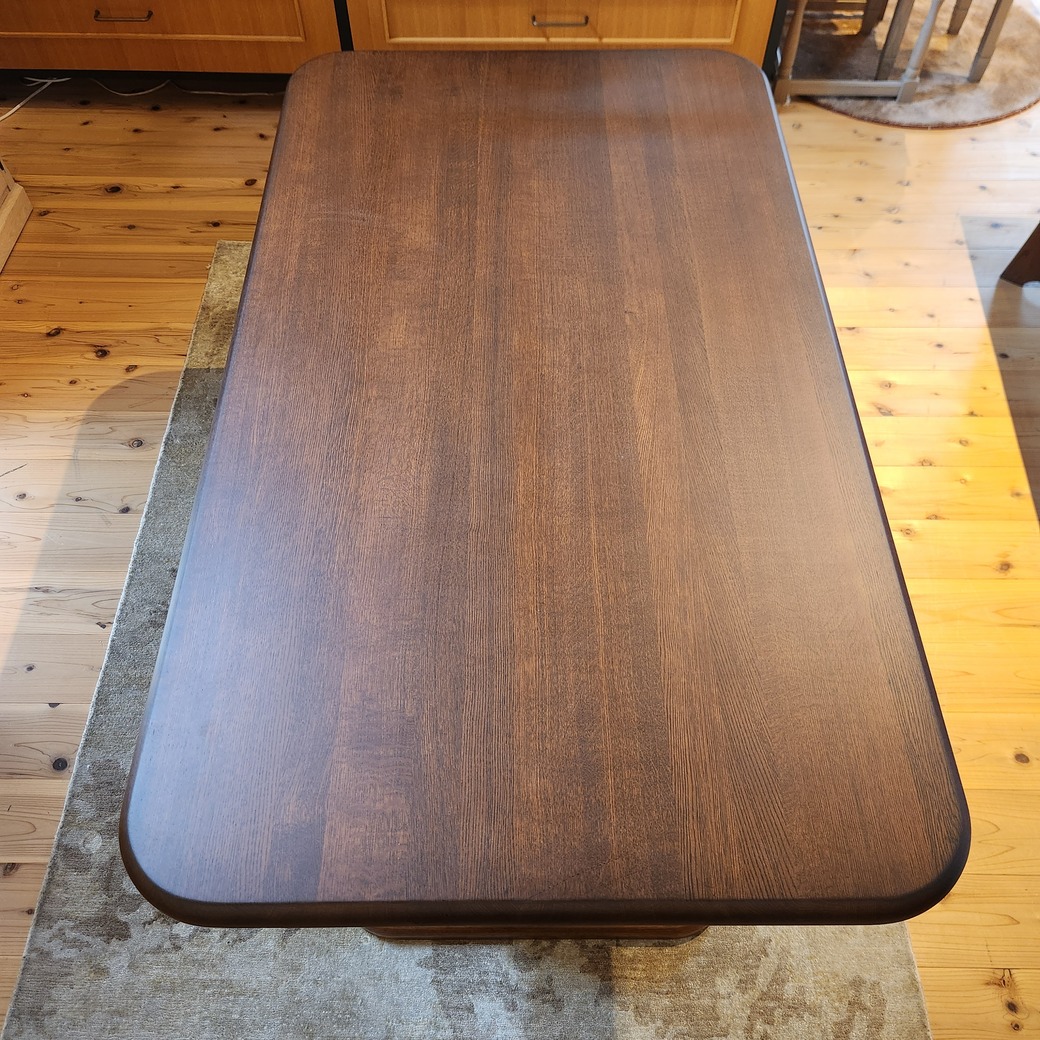 ナラ材ラウンドテーブル