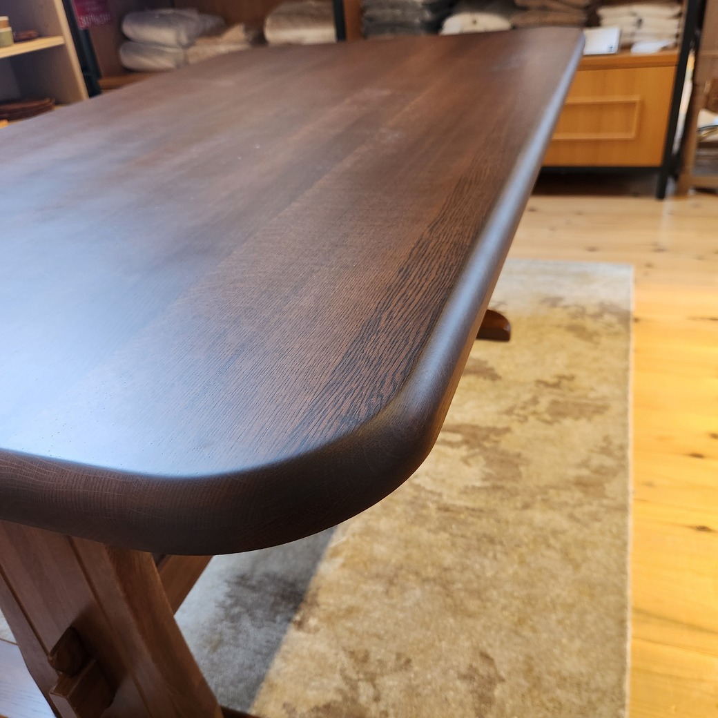 ナラ材ラウンドテーブル