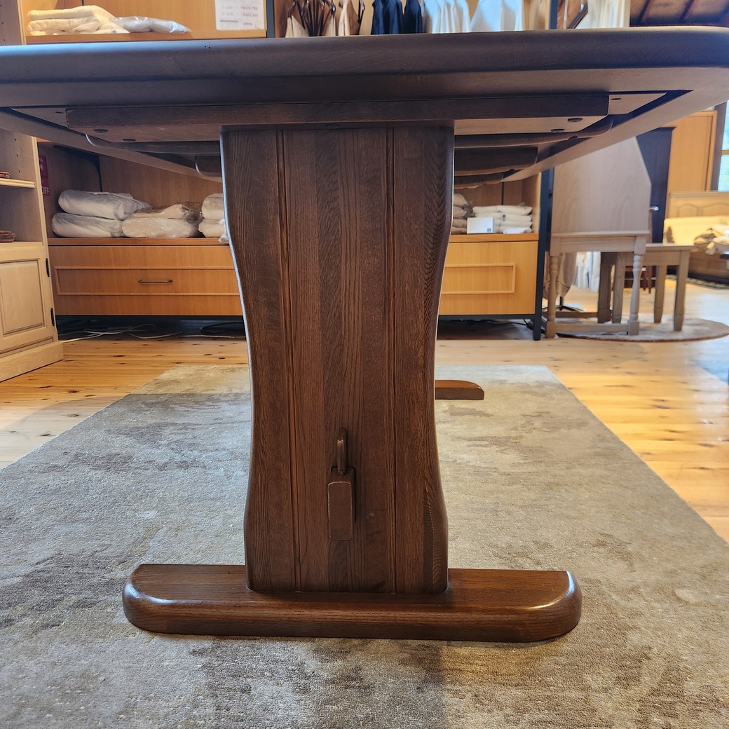 ナラ材ラウンドテーブル