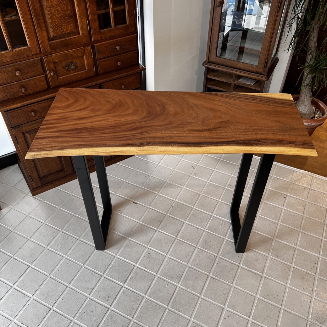 モンキーポッド一枚板カウンター