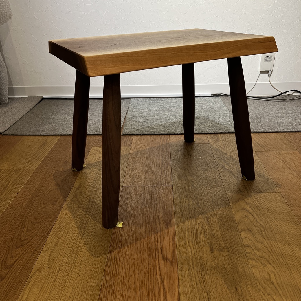 ウォールナット材一枚板スツール