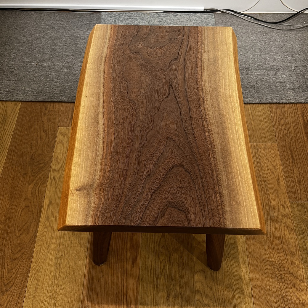 ウォールナット材一枚板スツール