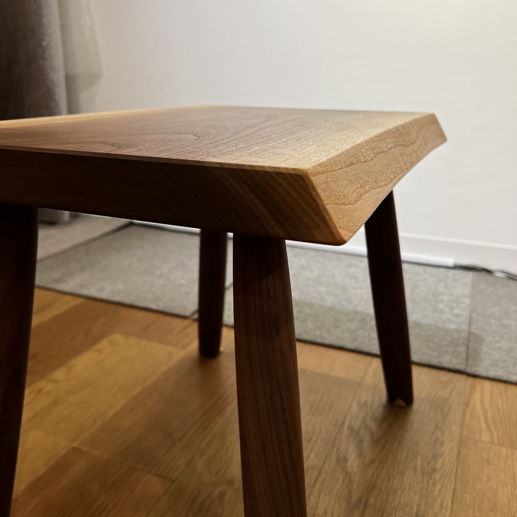 ウォールナット材一枚板スツール